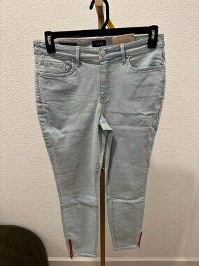 Nydj Ami skinny light wash red zip size 8 nwt